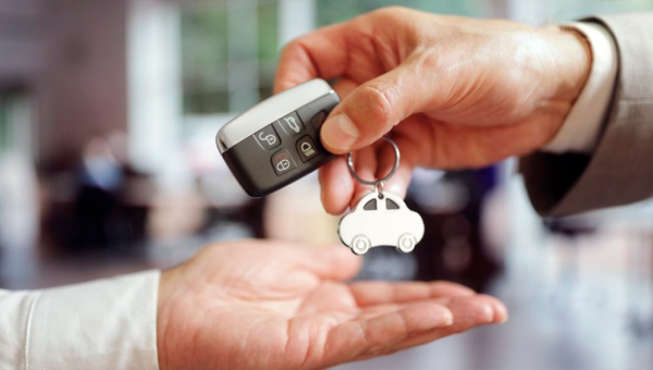 Aumentan ventas de vehículos livianos, pero caen las de pesados y menores